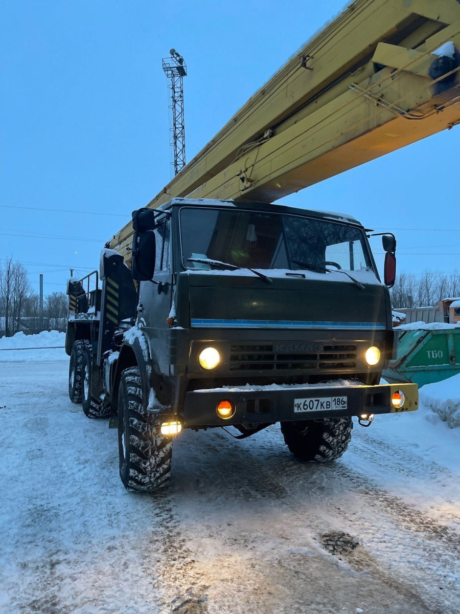 Перевозка и установка опор, столбов освещения манипулятором в Петрозаводске  по низкой цене